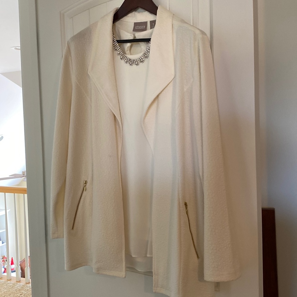 2 piece Set.   With attached necklace accent., Detachable.